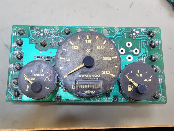 Popravilo armaturne plošče traktorja